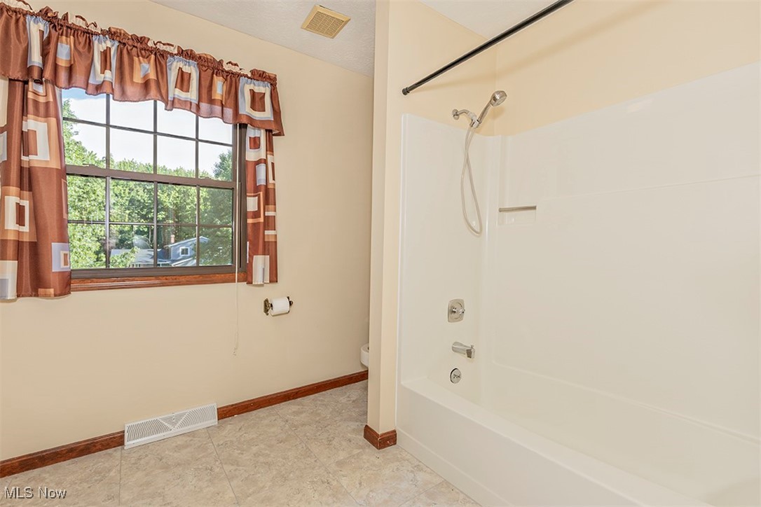 Mentor, Ohio 44060, United States, 4 Bedrooms Bedrooms, ,3 BathroomsBathrooms,Residential,Active,198502