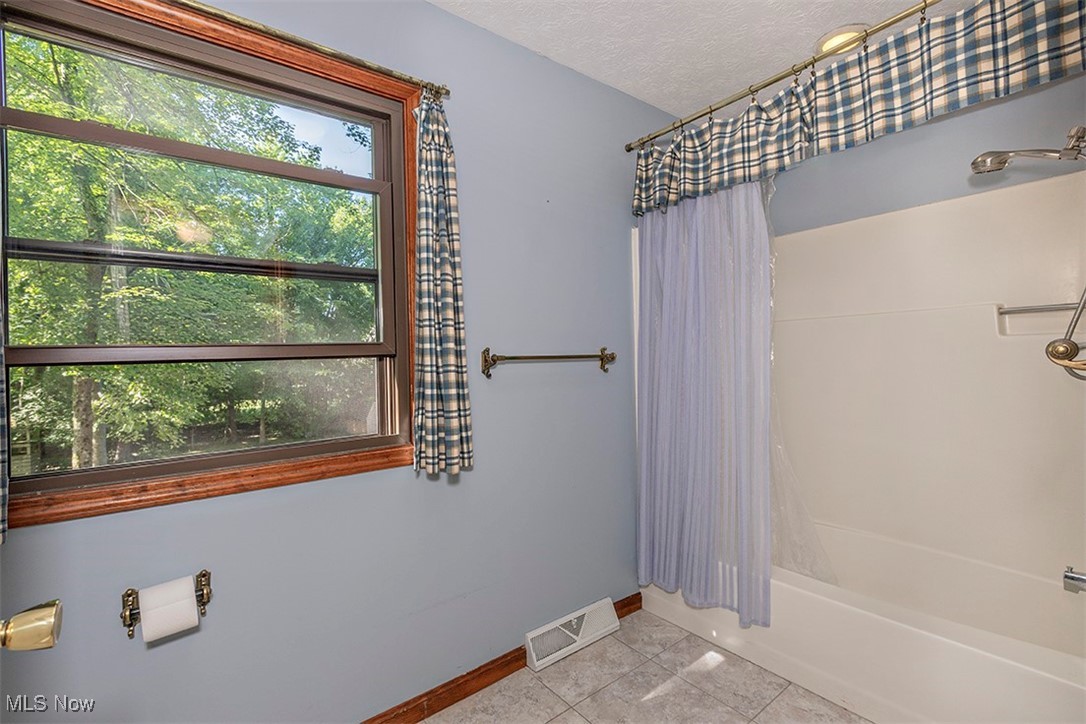 Mentor, Ohio 44060, United States, 4 Bedrooms Bedrooms, ,3 BathroomsBathrooms,Residential,Active,198502