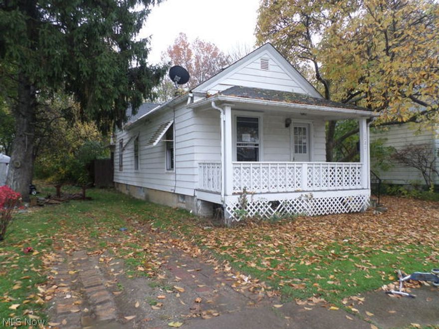 Great 2 bedroom home. Formal dining room. Large kitchen with ample storage and counter space. Full unfinished basement.