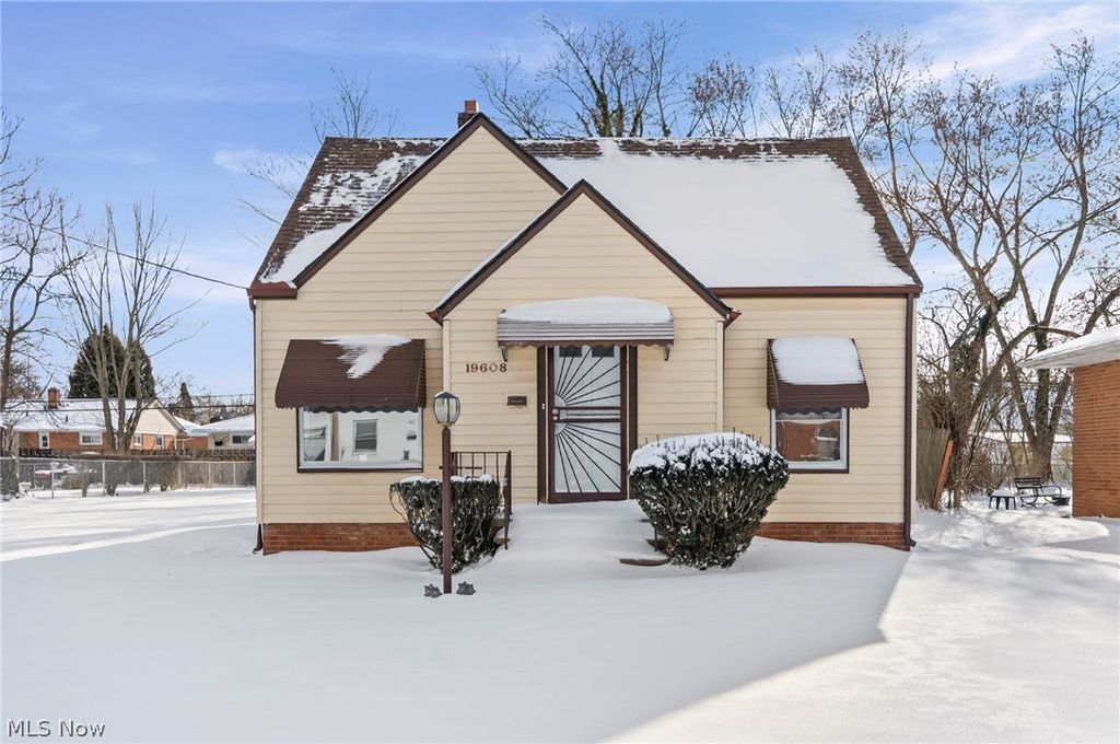 Photo of 19608 Kings Highway, Warrensville Heights, OH 44122 (MLS # 5186461)