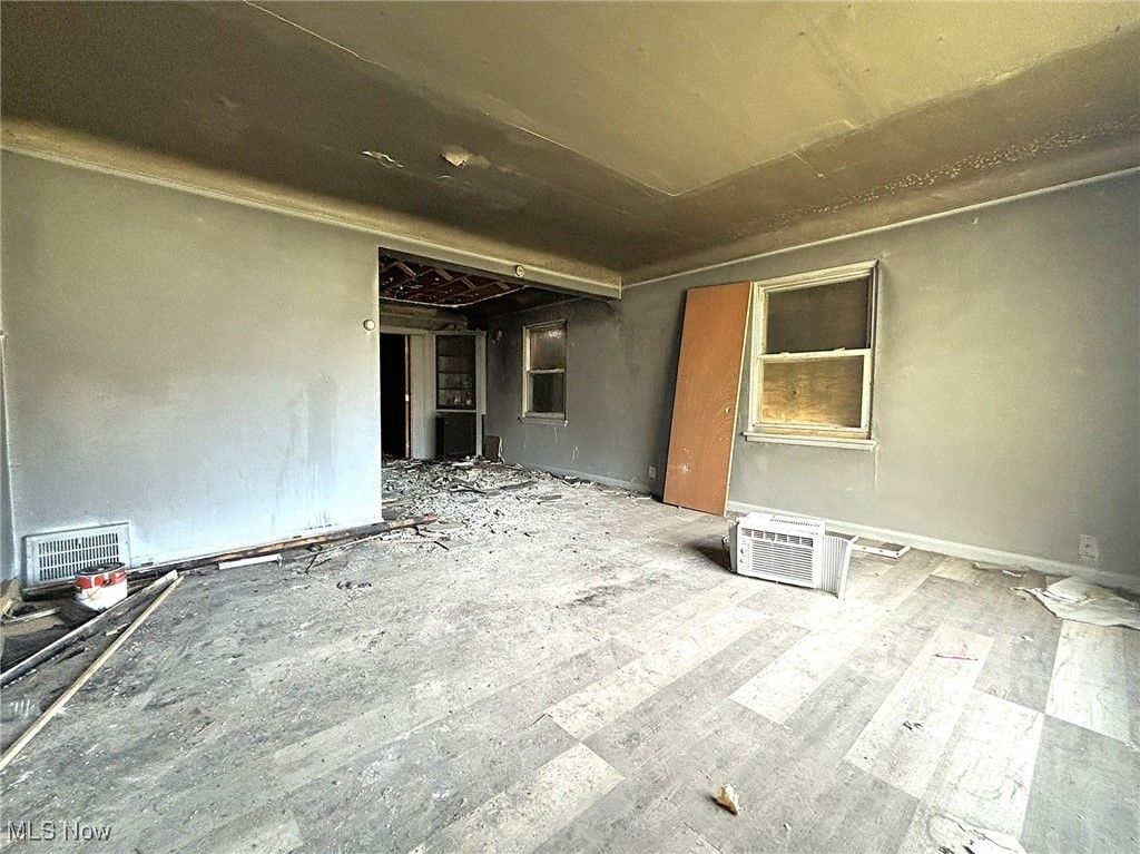 Photo of 3957 Strandhill Road, Cleveland, OH 44118 (MLS # 5169190)