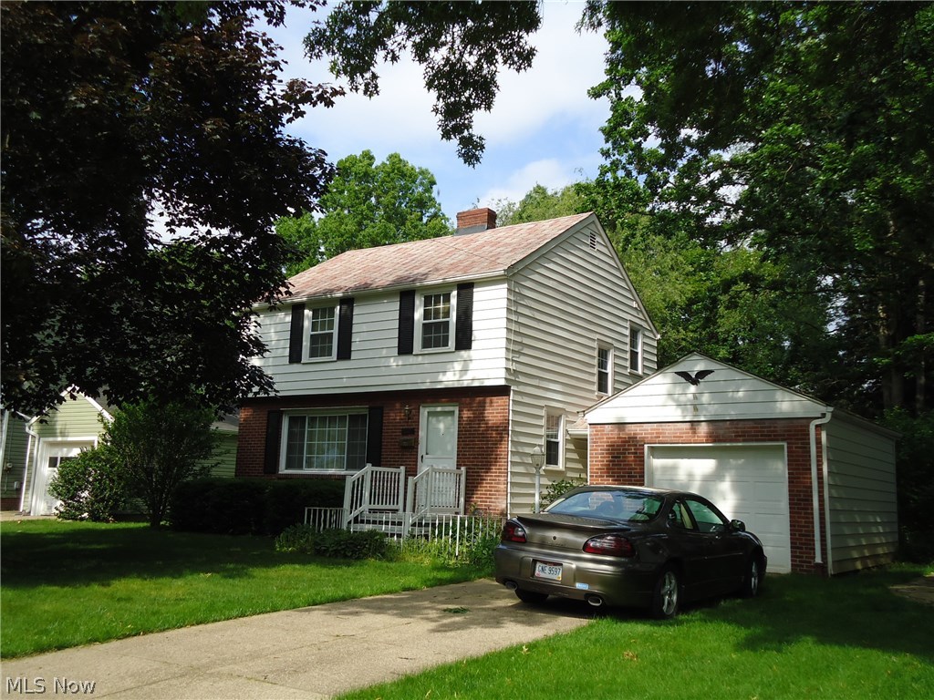 Well kept home in a great Falls location!! Freshly painted thruout with neutral colors. Spacious Living Room with Fireplace & built-in Bookshelves. Remodeled Bathroom(2016). Formal Dining Room leads to Sunroom overlooking private yard. Newer windows and hot water tank(2015).
Eat-in Kitchen. Rec Room in the basement. Hardwood flooring under carpets. Walk up attic for additional storage. Offering 1 year Home Warranty.