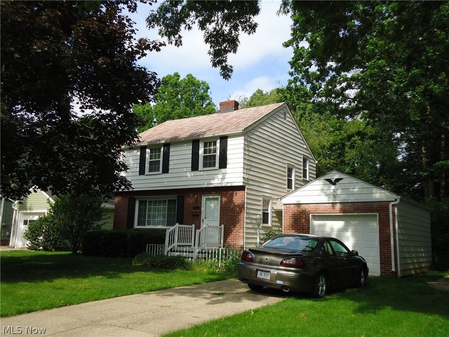 Well kept home in a great Falls location!!  Freshly painted thruout with neutral colors.  Spacious Living Room with Fireplace & built-in Bookshelves.  Remodeled Bathroom(2016).   Formal Dining Room leads to Sunroom overlooking private yard.   Newer windows and  hot water tank(2015).
Eat-in Kitchen.  Rec Room in the basement.  Hardwood flooring under carpets.  Walk up attic for additional storage.   Offering 1 year Home Warranty.