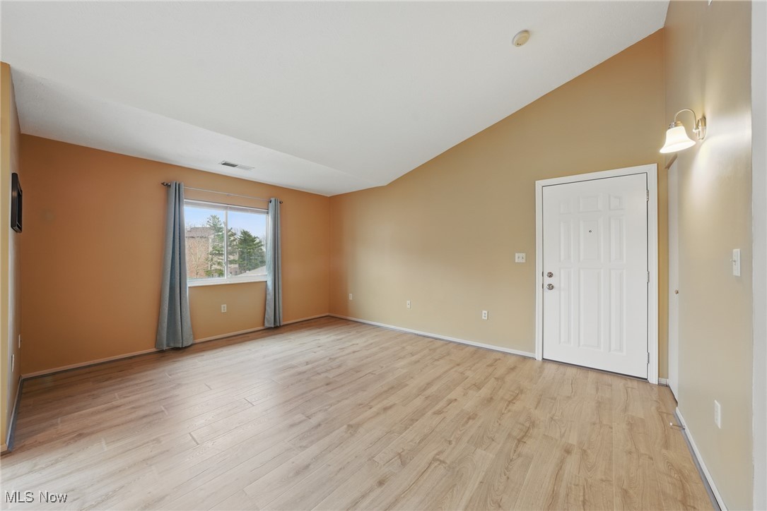 1477 Buckingham Gate Boulevard #E, Cuyahoga Falls, Ohio image 6