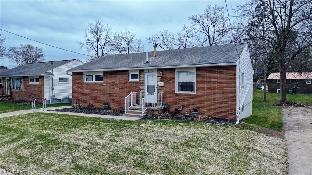 Photo of 1133 Clearmount Avenue SE, North Canton, OH 44720 (MLS # 5193400)