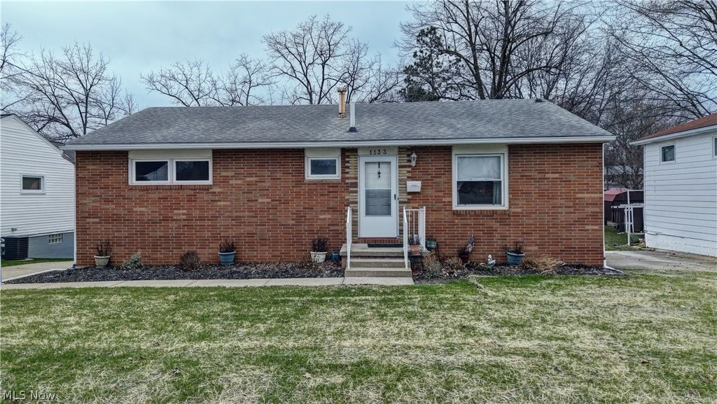 Photo of 1133 Clearmount Avenue SE, North Canton, OH 44720 (MLS # 5193400)