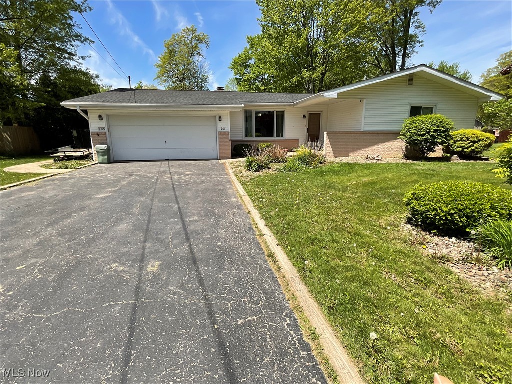 205 Heritage Lane, Cortland, Ohio image 2