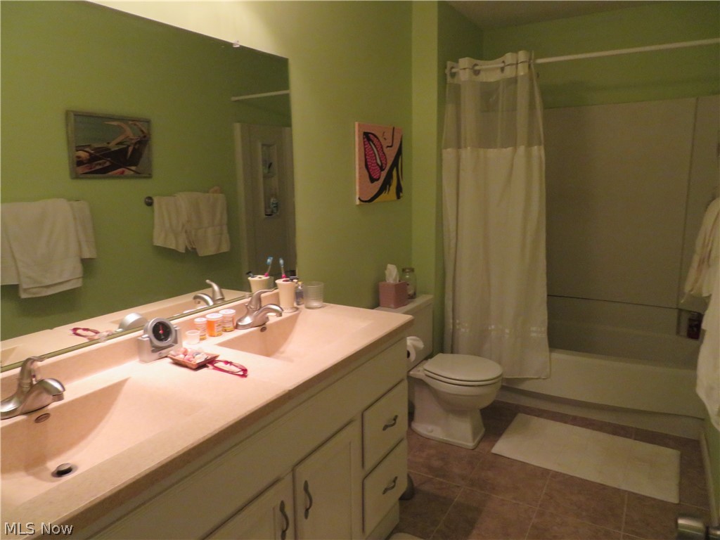 Woodlake Condo - Residential