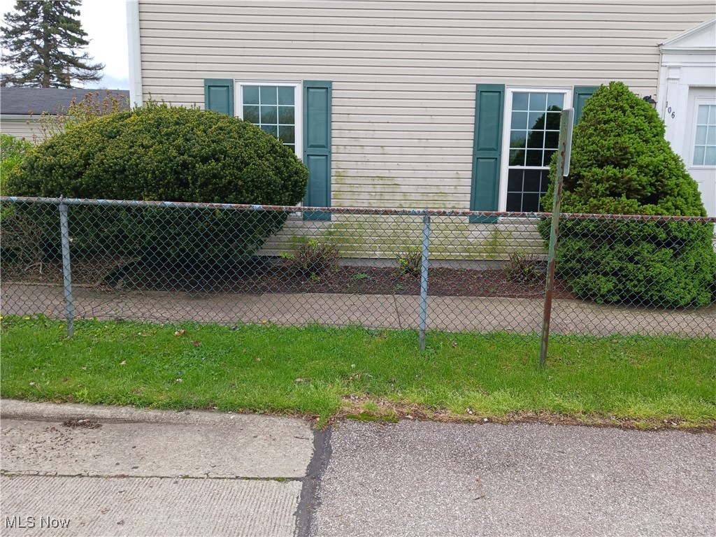 102 Fox Hill Lane, Elyria, Ohio image 3