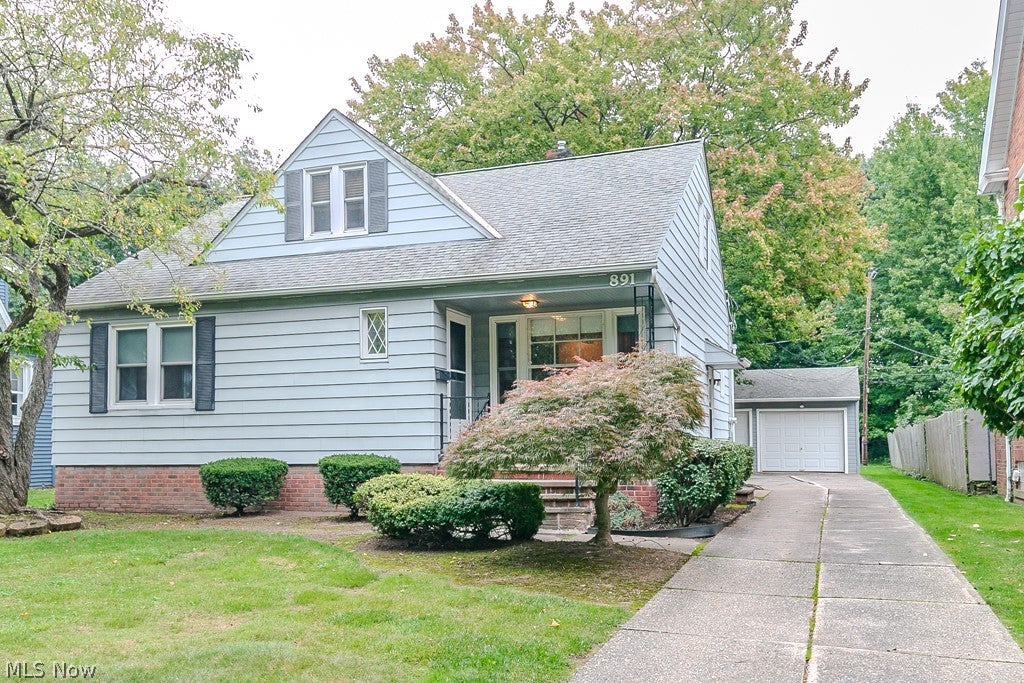 891 Roland Road