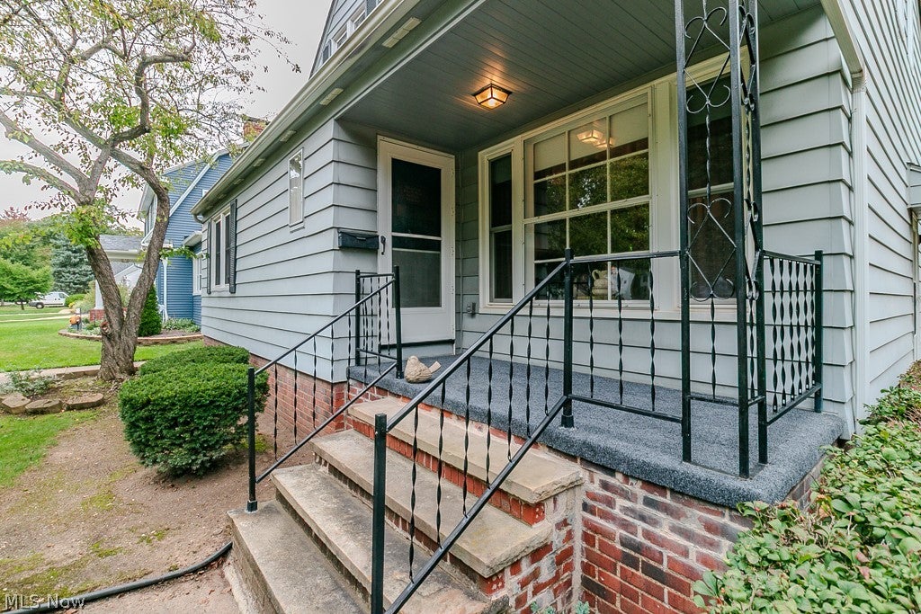 891 Roland Road