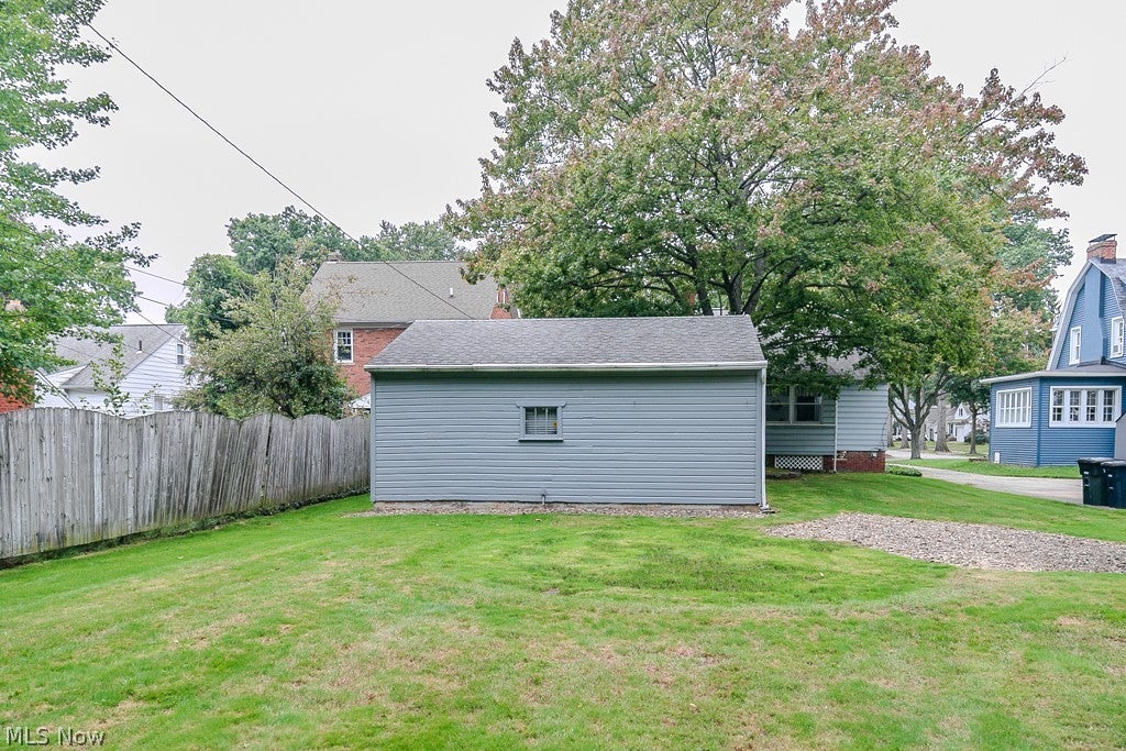 891 Roland Road