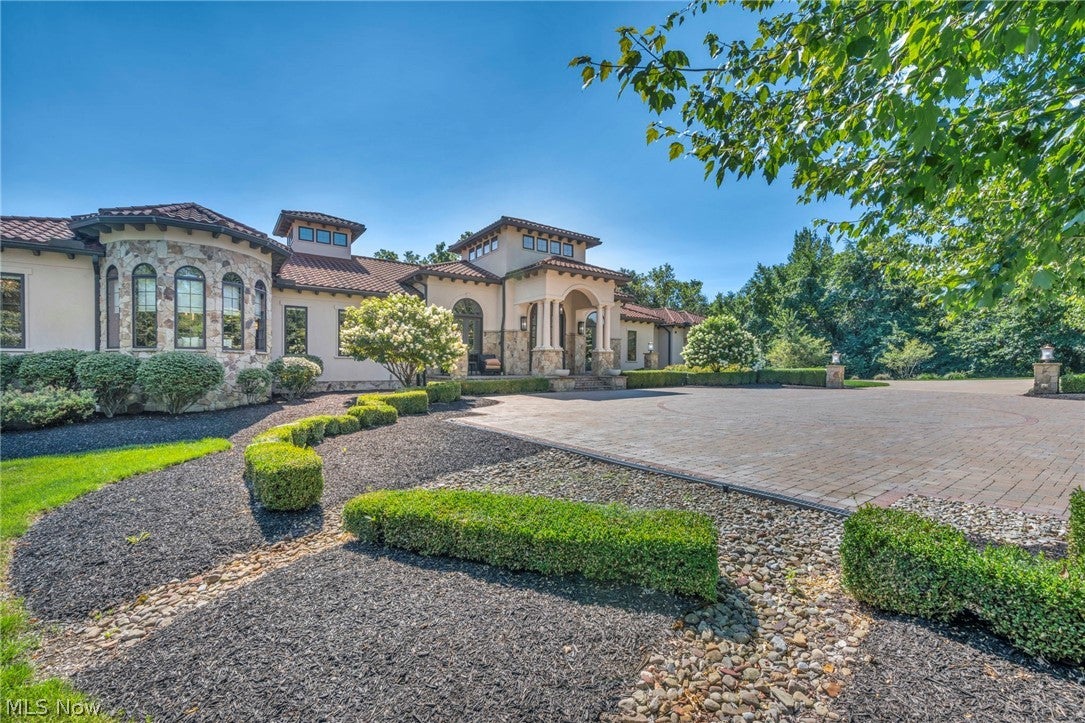 877 Pine Grove Circle