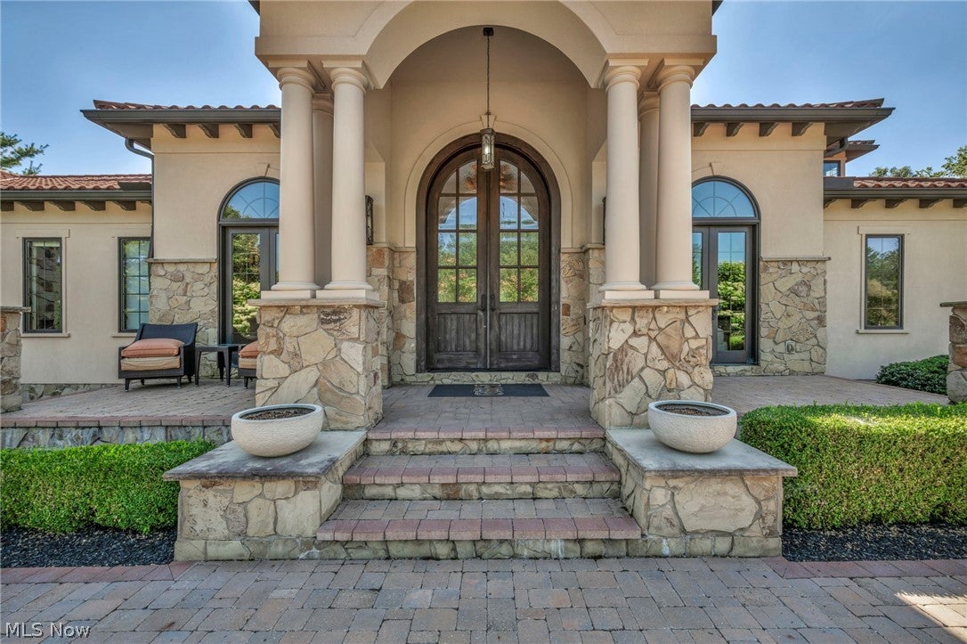 877 Pine Grove Circle