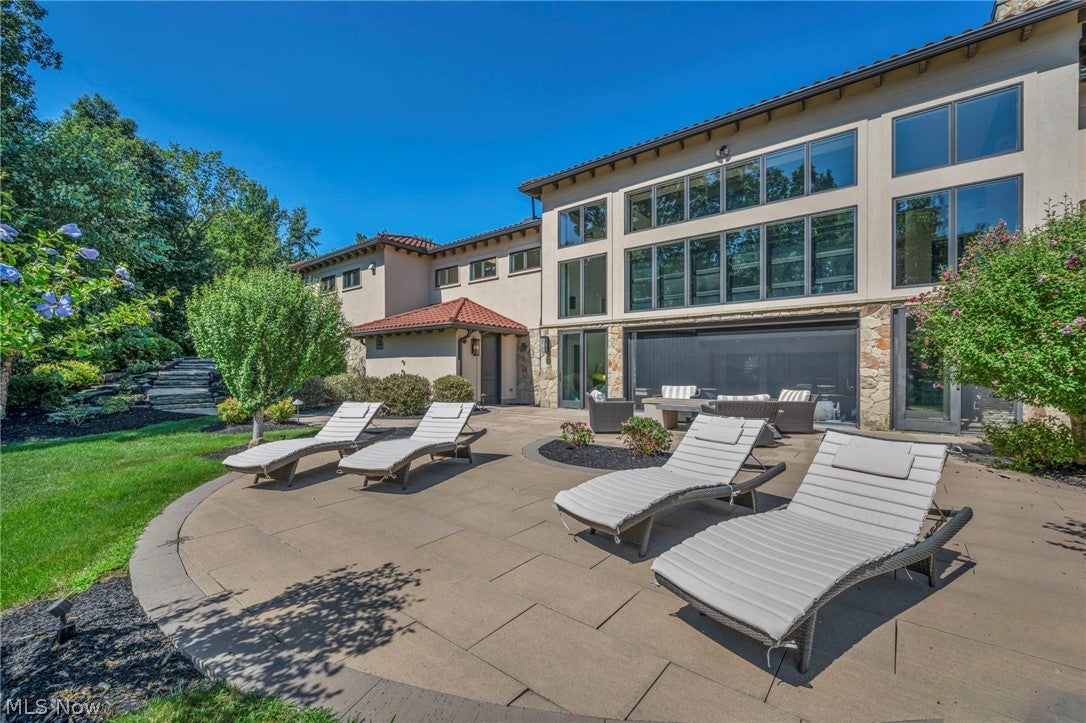 877 Pine Grove Circle
