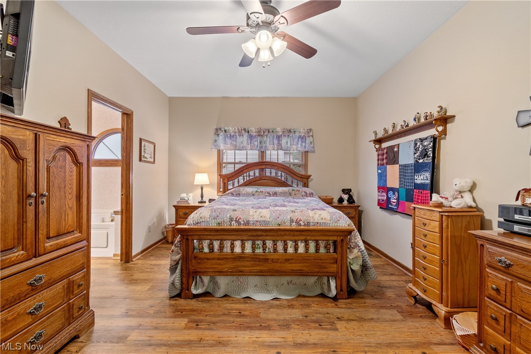 Villas At London Square - Residential