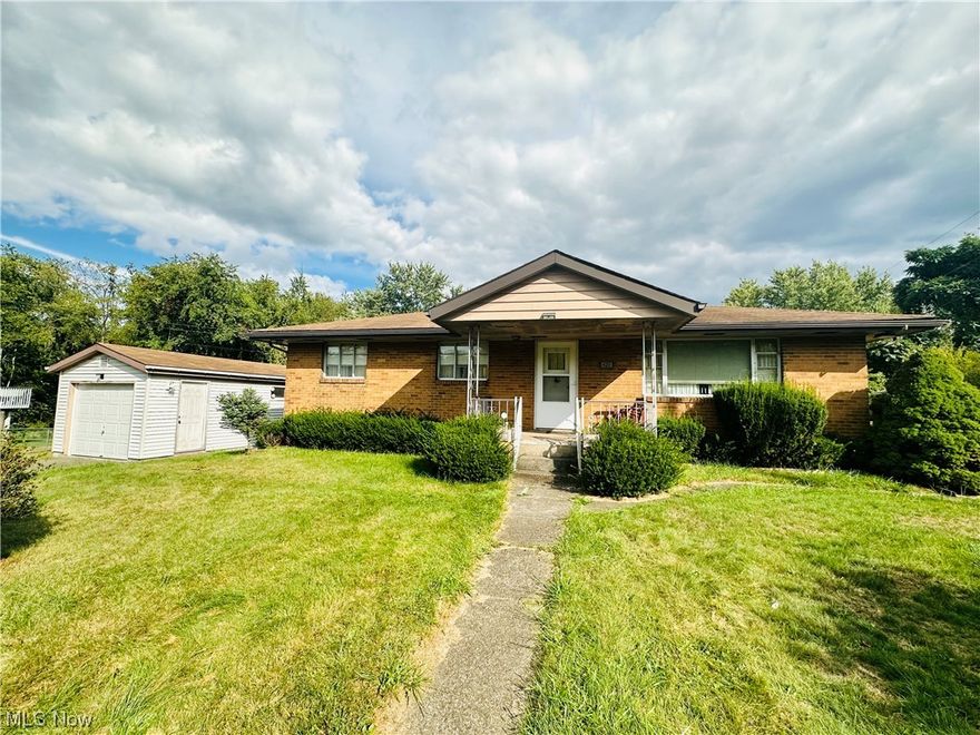 3 bed 1 bath home in hoovecson heights in need of a little TLC. Would make perfect starter hone or investment. Call today for a showing