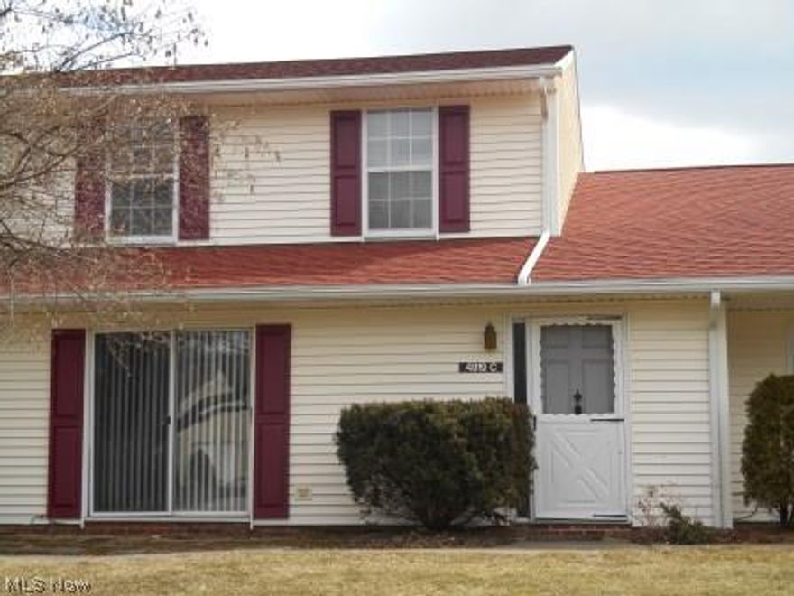 Spacious 3 bedroom, 1.5 bath condo with one car attached garage, central ait, new carpet and freshly painted throughout. Relax and enjoy the metro bike/hike trails, pool, tennis courts and party center.