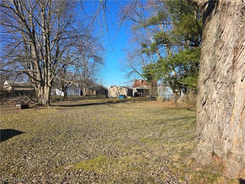 Tiny photo for 27 Grandmere Drive, Bedford, OH 44146 (MLS # 5190600)