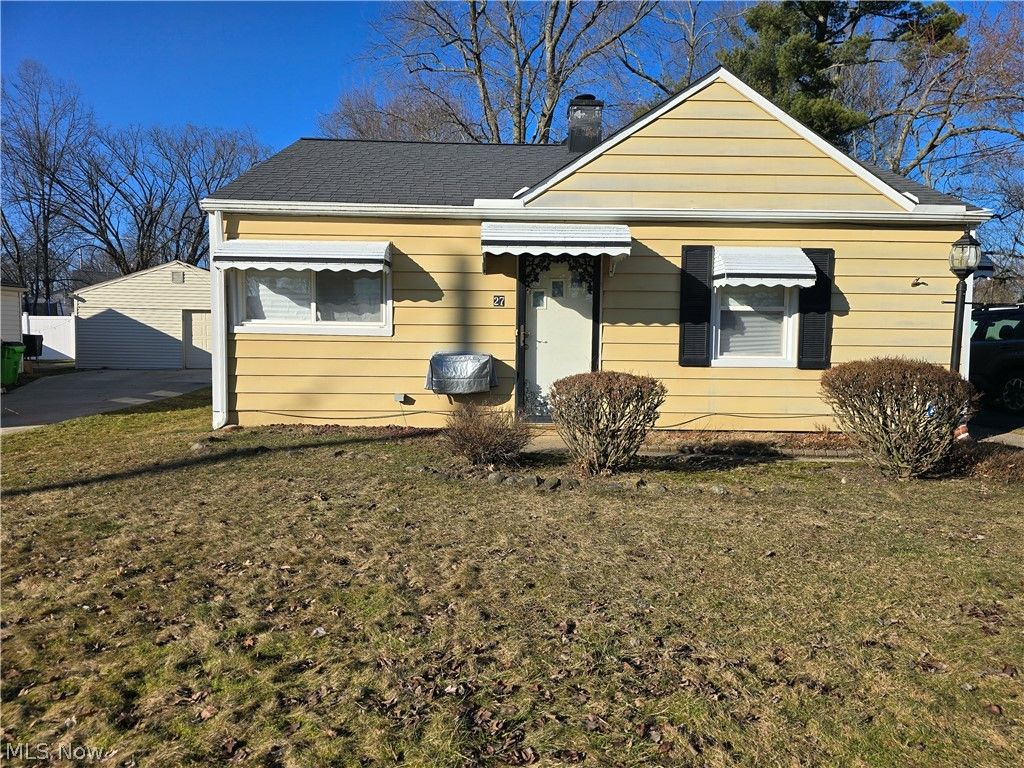 Photo of 27 Grandmere Drive, Bedford, OH 44146 (MLS # 5190600)
