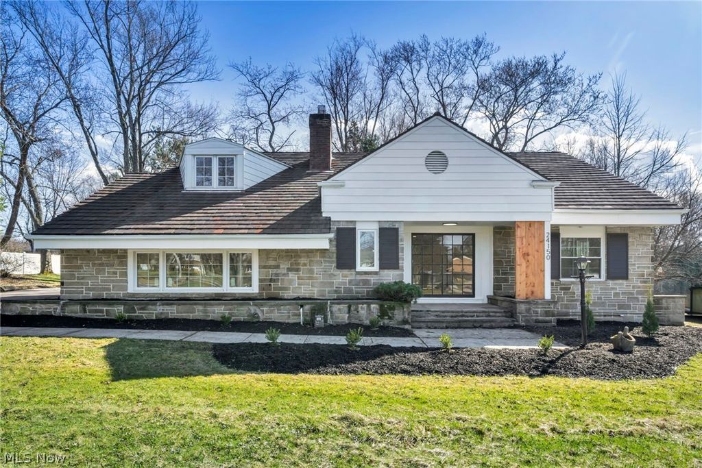 Photo of 24150 S Woodland Road, Shaker Heights, OH 44122 (MLS # 5193312)