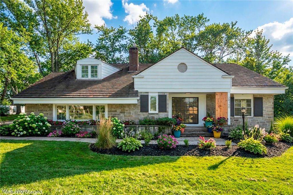 Photo of 24150 S Woodland Road, Shaker Heights, OH 44122 (MLS # 5193312)