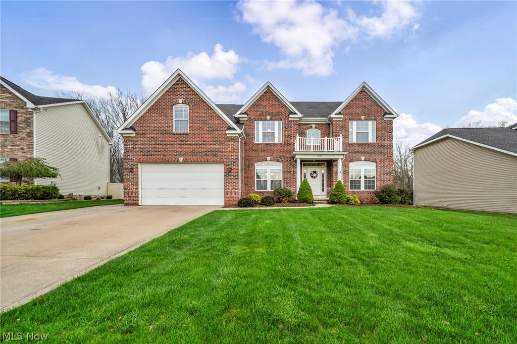 Photo of 5600 W Longridge Drive, Seven Hills, OH 44131 (MLS # 5192261)