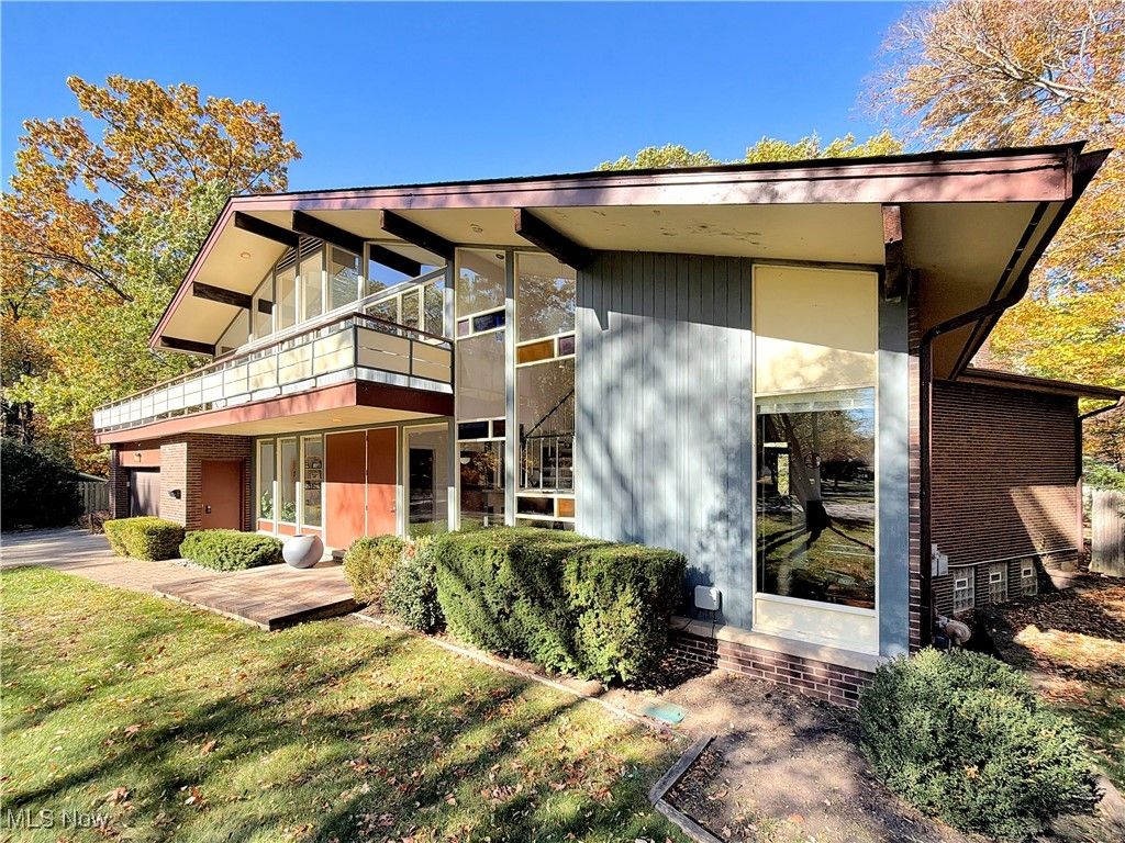 Photo of 25861 Euclid Chagrin Pkwy Pkwy, Richmond Heights, OH 44143 (MLS # 5167793)