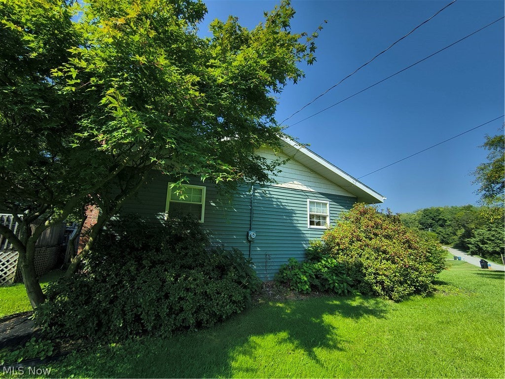 1380 Mount Tom Road