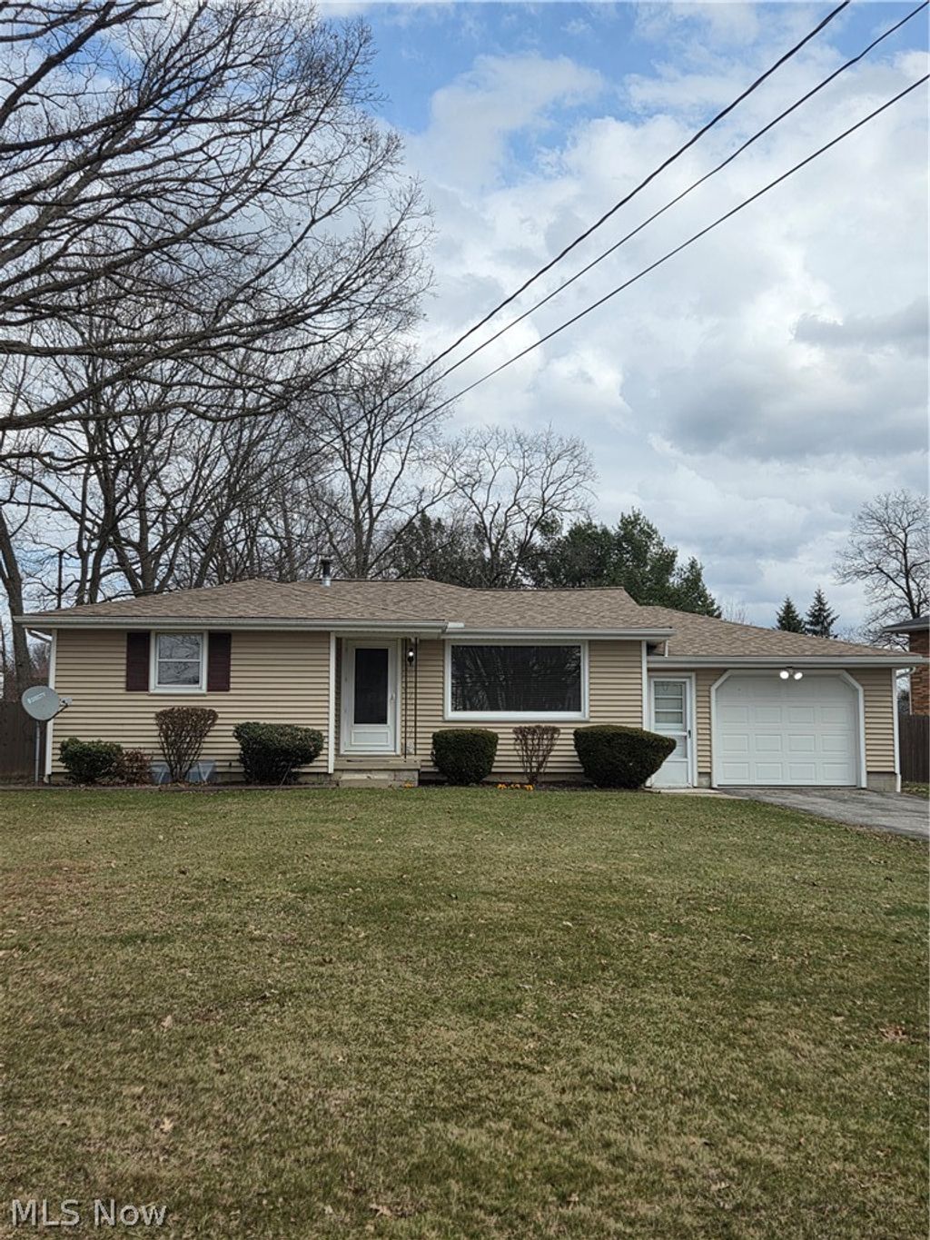 Photo of 12 Sandy Drive, New Middletown, OH 44442 (MLS # 5189622)