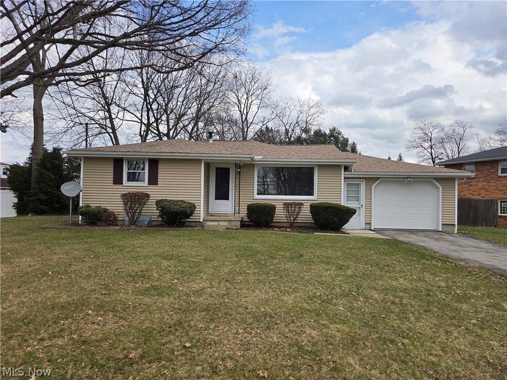 Photo of 12 Sandy Drive, New Middletown, OH 44442 (MLS # 5189622)