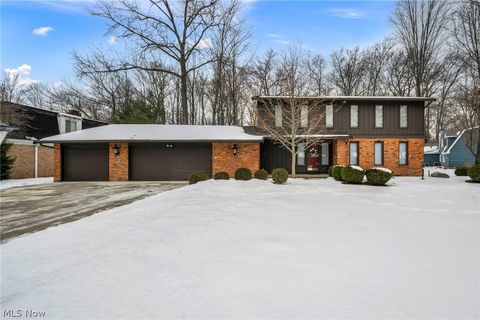 Homes For Sale - 19890 Idlewood Trail<br/> Strongsville, OH 44149