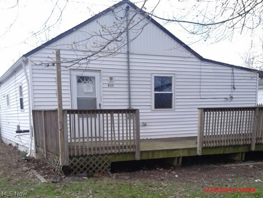 Great investment property! Living room with hardwoods floors, vaulted ceiling with ceiling fan. Kitchen, laundry room, full bath with ceiling to floor ceramic tile. Full wood fence in back yard, large 2 garage. Located on a dead end street.
