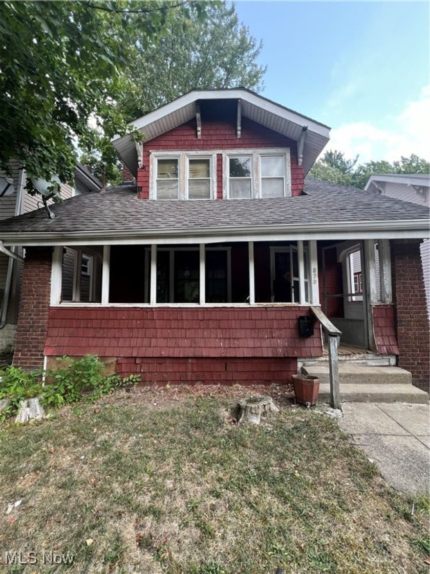 Investor Special Great opportunity for someone willing to put in the work. This 3-bedroom, 2-bath home needs TLC and is being sold AS-IS. Perfect for a flip or rental! NO seller financing, No Wholesale, No Assignment. Schedule a showing today