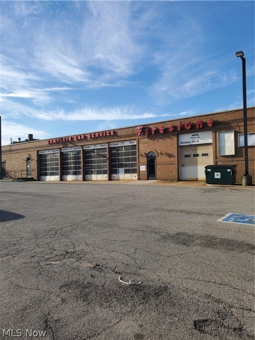 Many possibilities! Prime mix-use space located in high traffic area of downtown Wadsworth, Ohio. 134 College Street is approximately 2,641 square foot with a approximately 900 SF office/showroom with two private restrooms and 1,735 SF large industrial space with 4 large overhead doors. Space offers an abundance of parking spaces for customers, employees and any company vehicles. 

Take advantage of all that downtown has to offer business owners including Main Street Wadsworth's First Friday events. This would be a great space for an automotive or like service center, fitness center, restaurant, or retail space. Additional 1,955 SF in adjacent unit available for lease. 

 In addition to base rent pays gas and electric