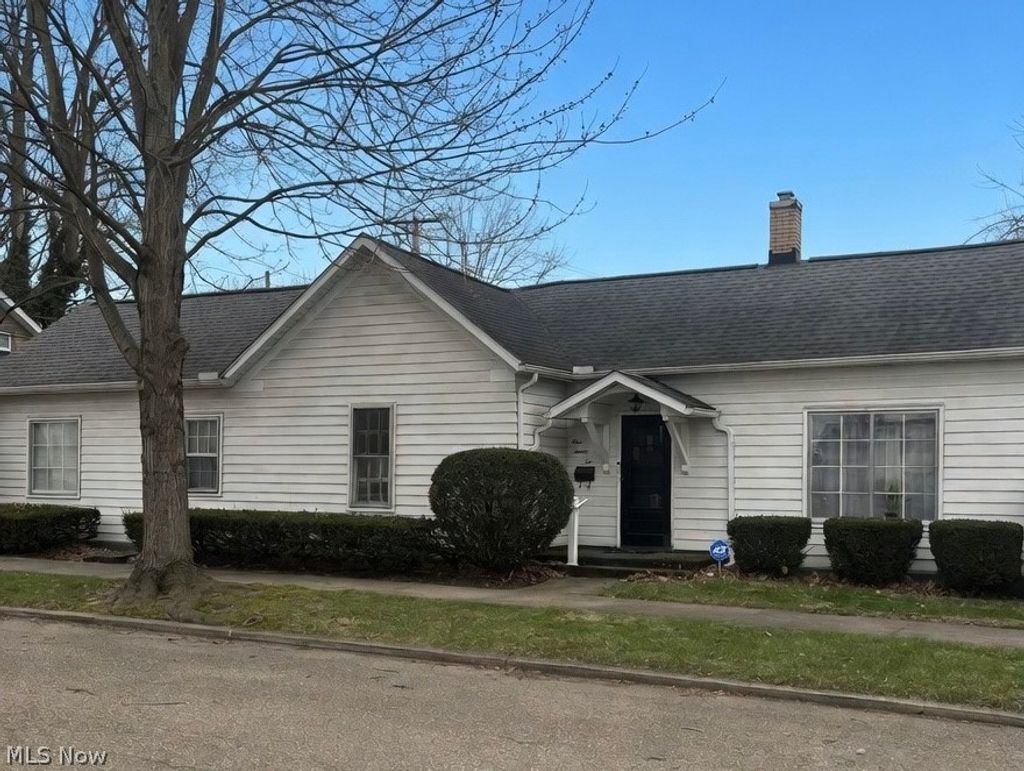 Photo of 122 5th Street SW, New Philadelphia, OH 44663 (MLS # 5193518)