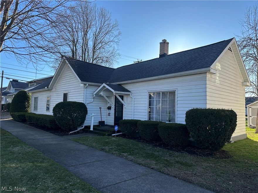 This charming ranch home is a must see! Three bedrooms, one bathroom. Conveniently located in New Philadelphia—just minutes from shopping and restaurants. This home has seen several great updates, including new flooring (2022), a new water heater (2022), a new shed (2023), and a refreshed kitchen with new cabinets, sink, and countertops (2025). Outside you can enjoy a covered back patio, a carport and even a pear tree! All appliances stay, making this home move-in ready and easy to love! Come see it today!
Property is Agent Owned.