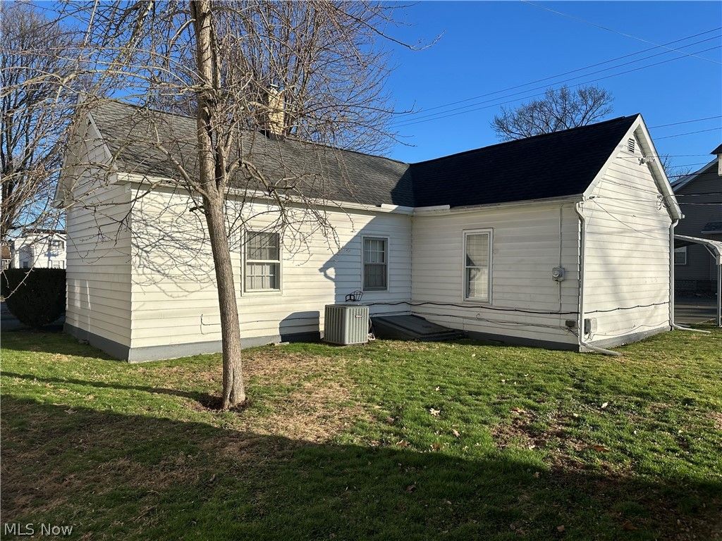 Photo of 122 5th Street SW, New Philadelphia, OH 44663 (MLS # 5193518)