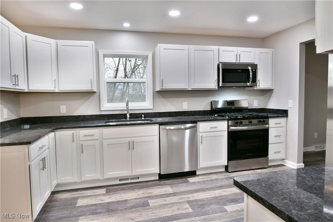 2474 Johnnycake Road, Warren, Ohio image 4