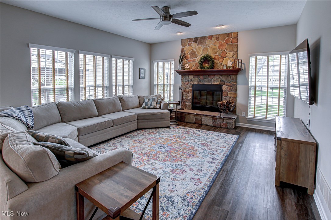 39075 Caistor Drive, Avon, Ohio image 6
