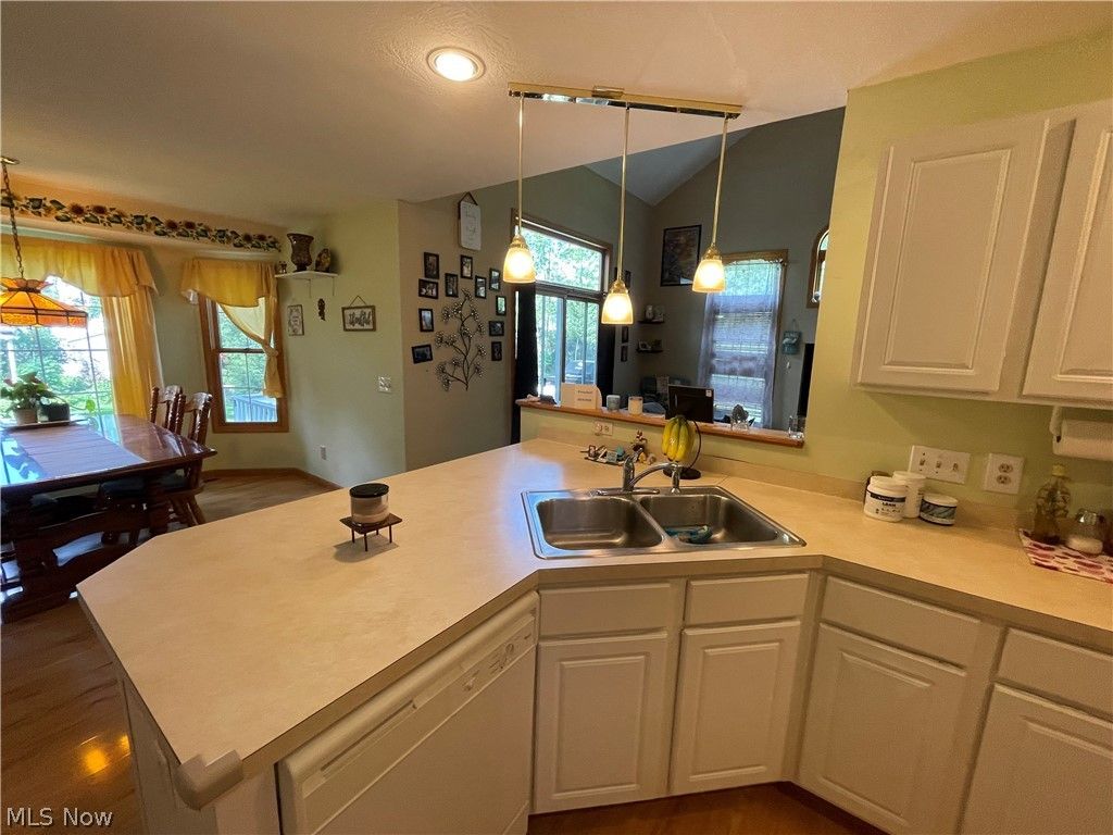 Photo of 8603 Murray Road, Valley View, OH 44125 (MLS # 5216765)