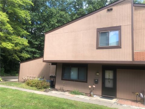 26724 Lake Of The Falls Blvd, Olmsted Falls, OH 44138 - #: 5150426