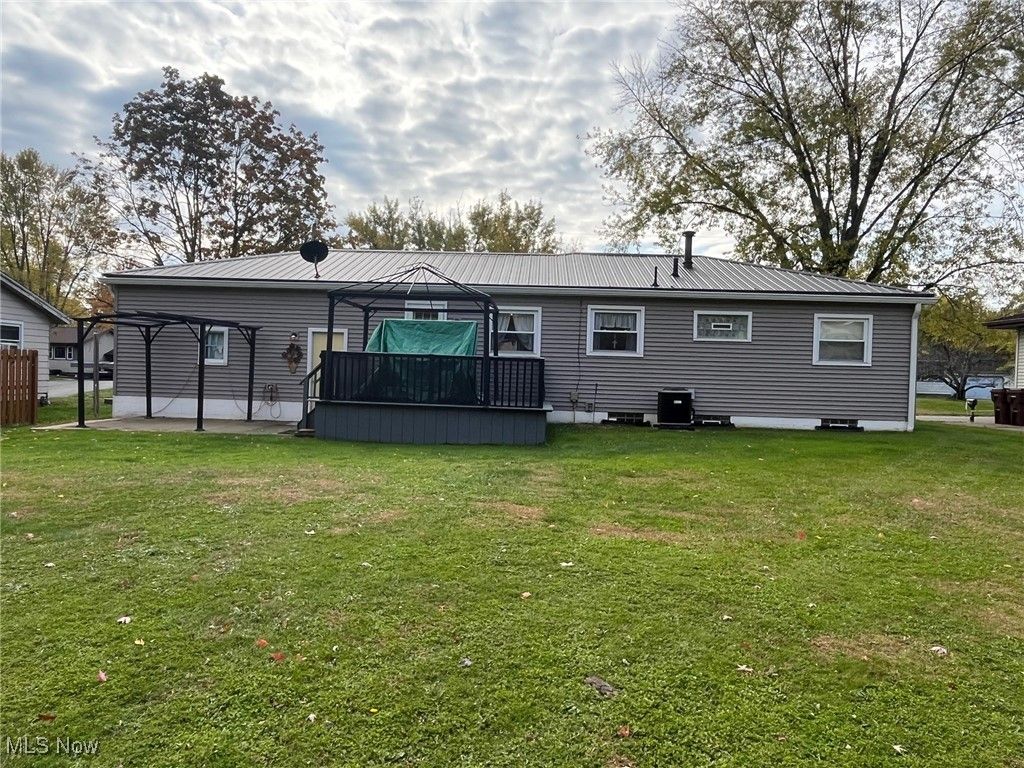 Photo of 4041 Fairlawn Heights Drive SE, Warren, OH 44484 (MLS # 5169144)