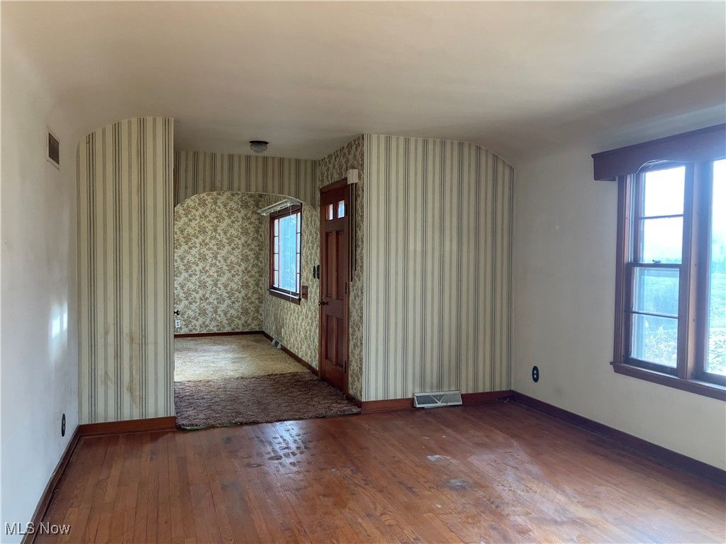 Photo of 4234 Lake Road, Youngstown, OH 44511 (MLS # 5178631)