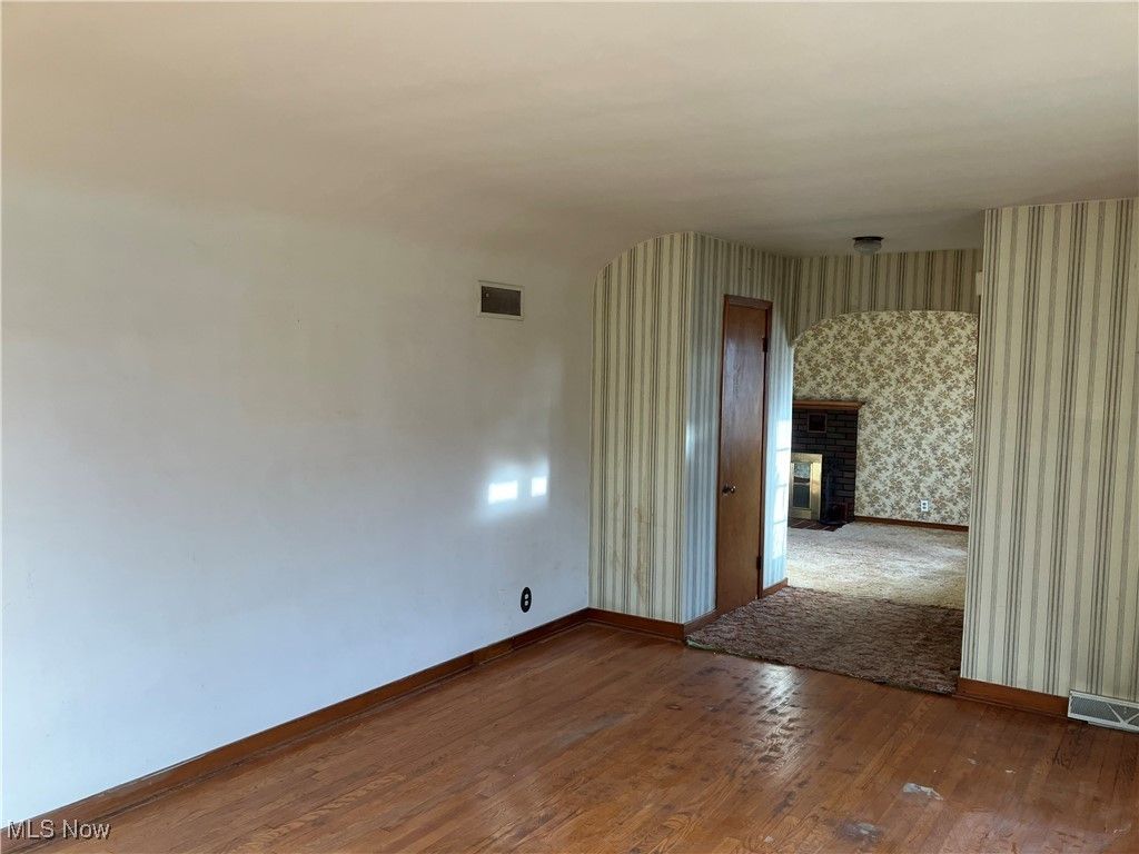 Photo of 4234 Lake Road, Youngstown, OH 44511 (MLS # 5178631)