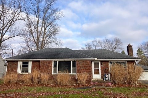 Homes For Sale - 4234 Lake Road<br/> Mahoning County, Youngstown, OH 44511