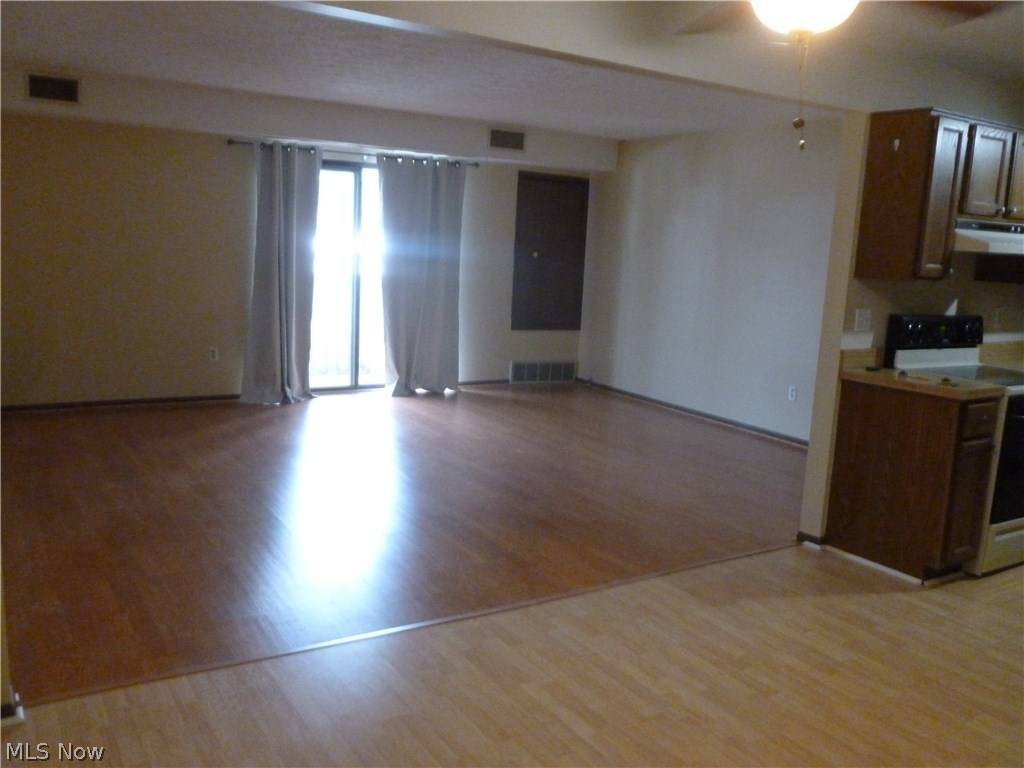 Cedarwood Village Condo 03 - Residential Lease