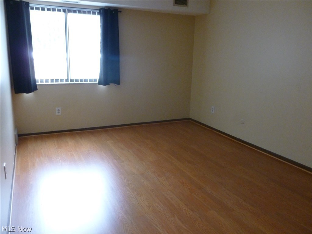 Cedarwood Village Condo 03 - Residential Lease