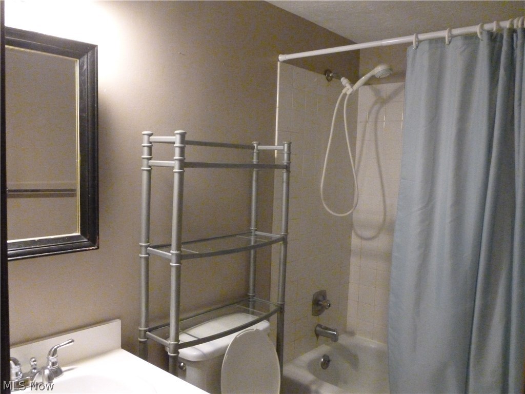 Cedarwood Village Condo 03 - Residential Lease