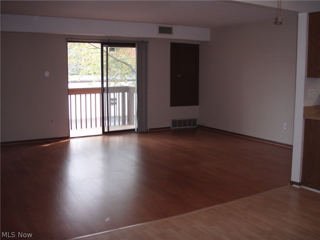 Cedarwood Village Condo 03 - Residential Lease